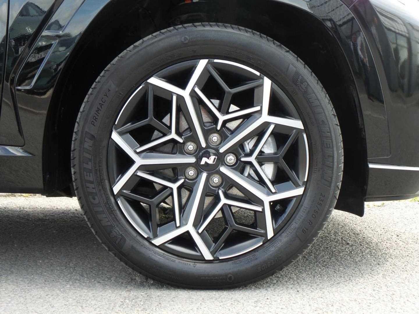 Large vehicle image