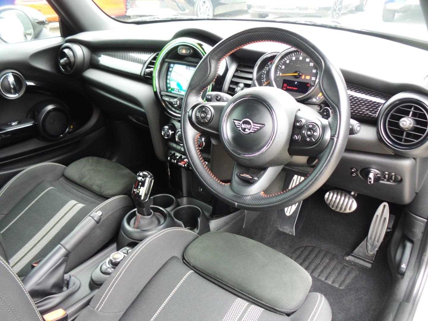 Large vehicle image
