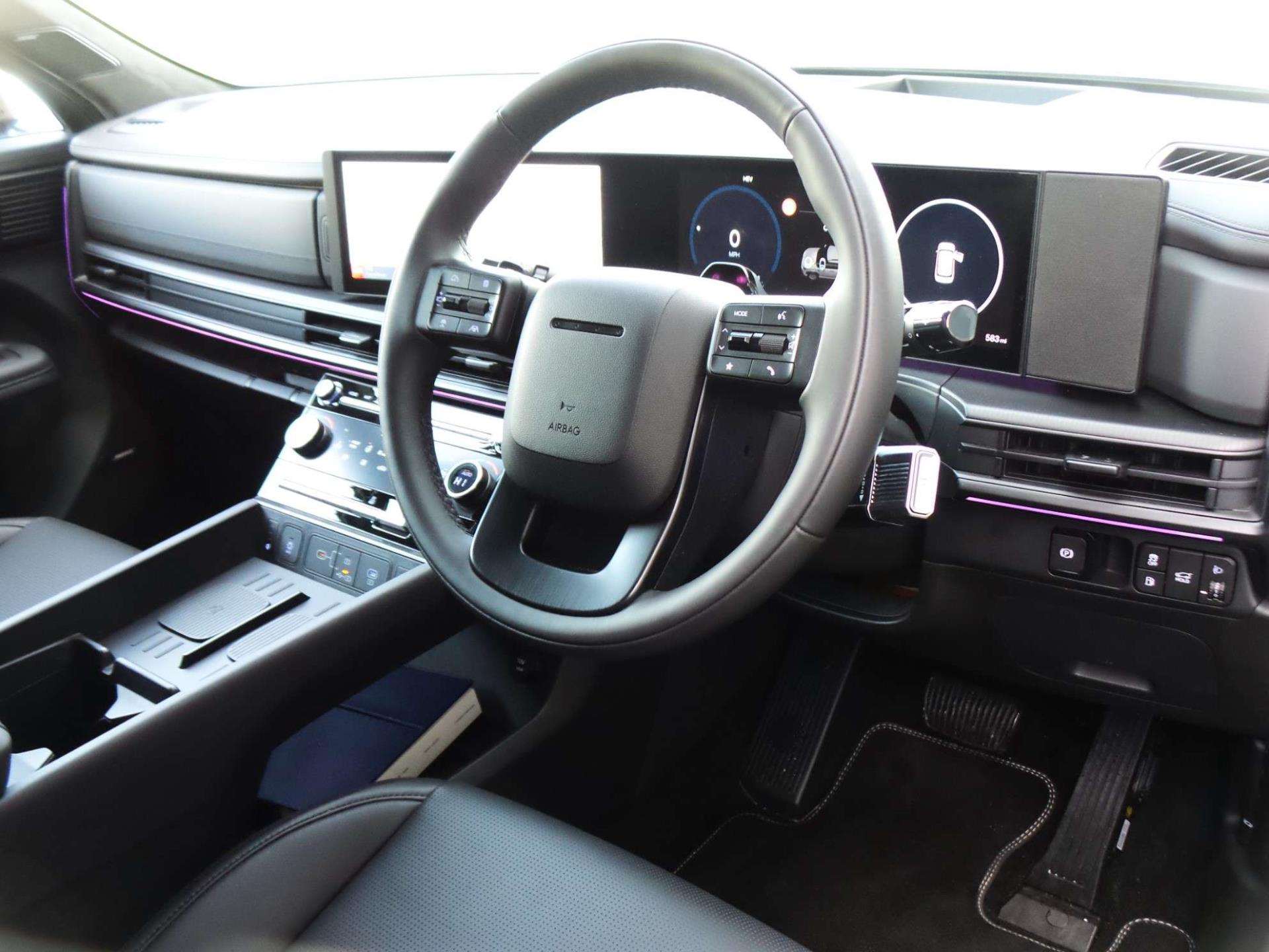 Large vehicle image