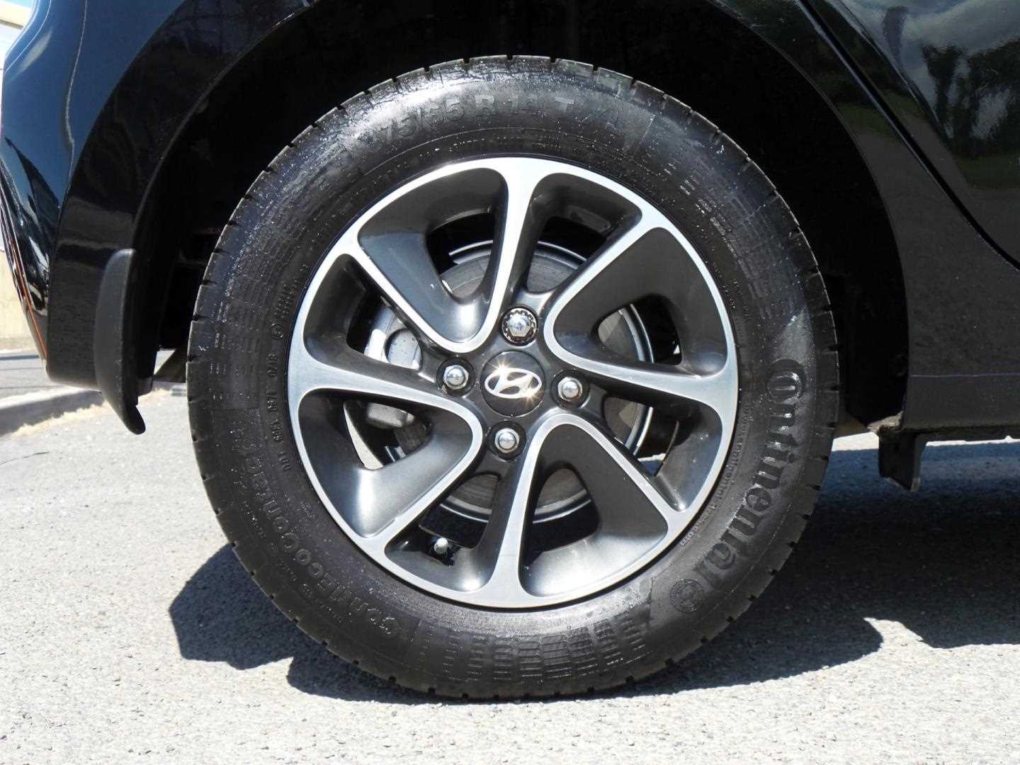 Large vehicle image