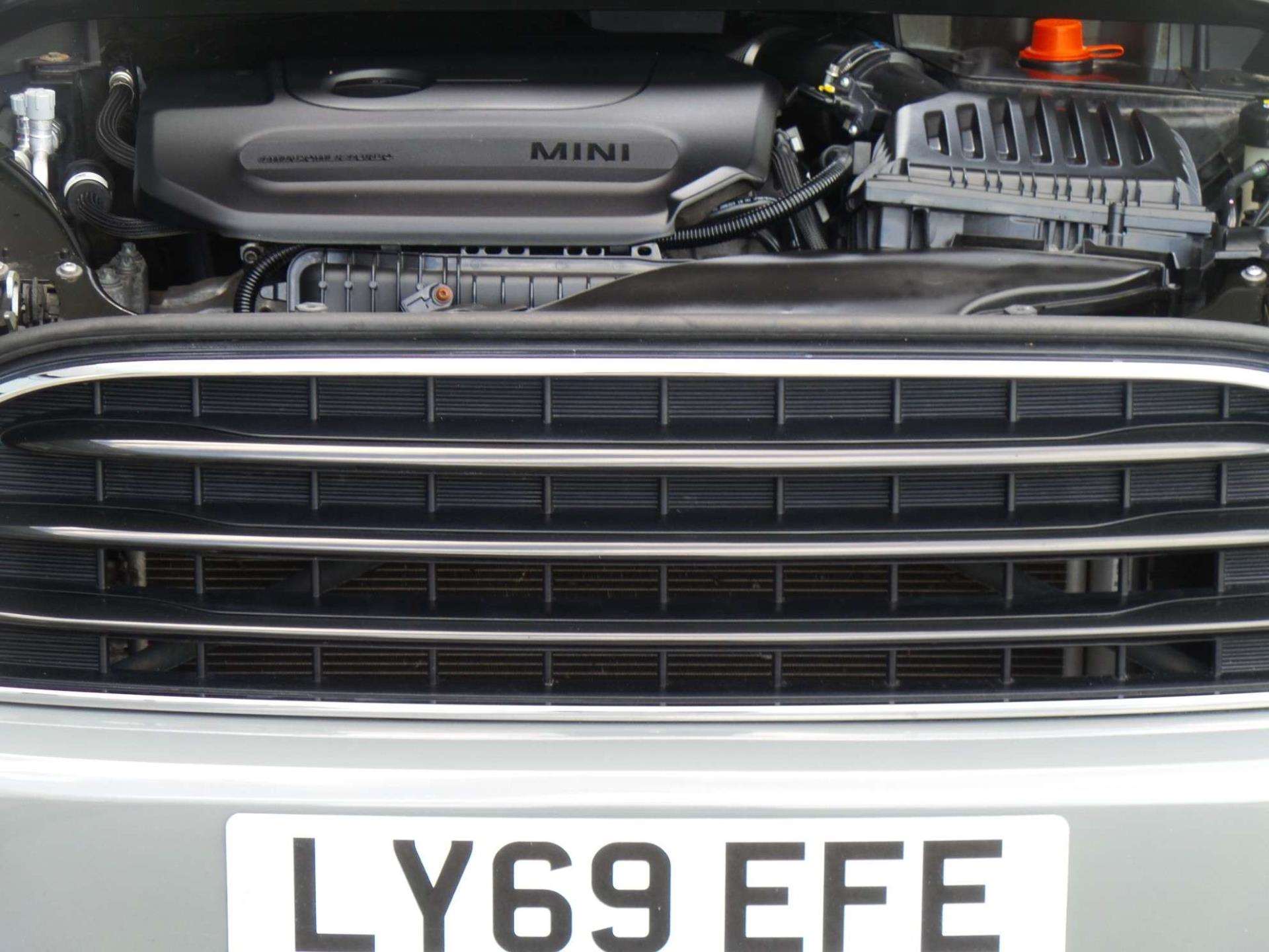 Large vehicle image