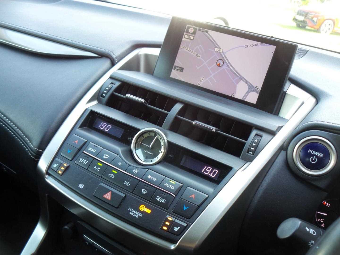 Large vehicle image