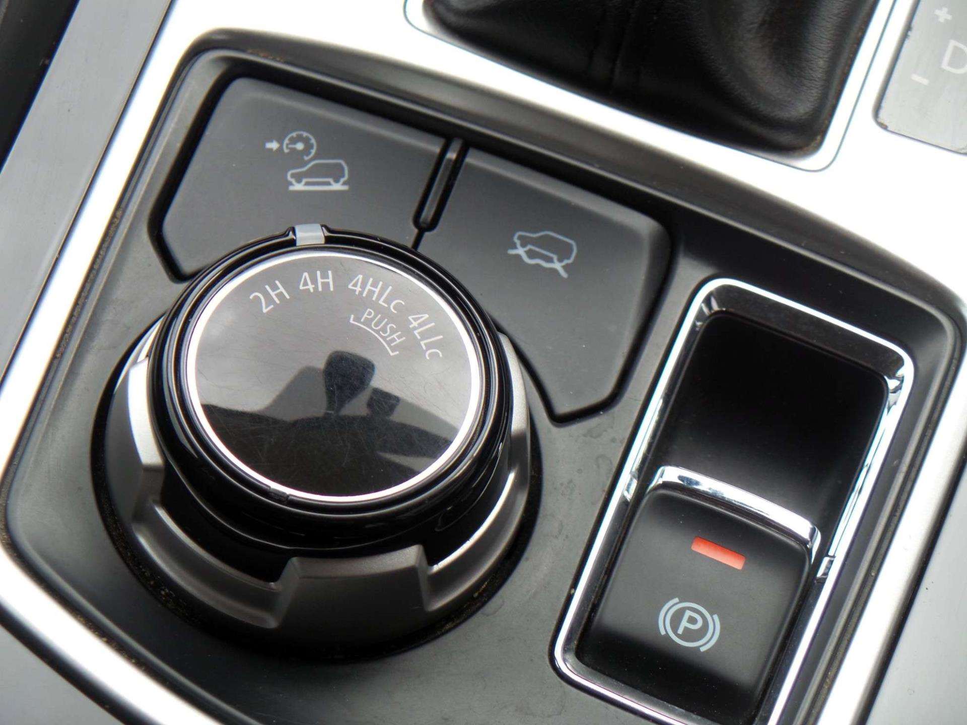 Large vehicle image