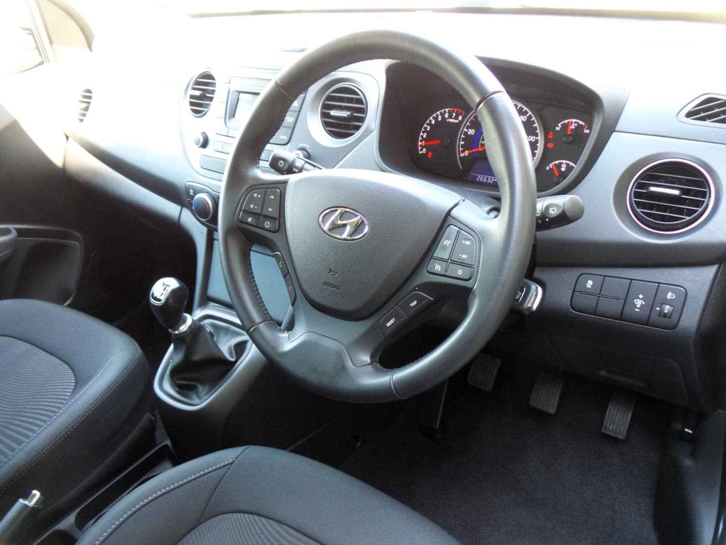Large vehicle image