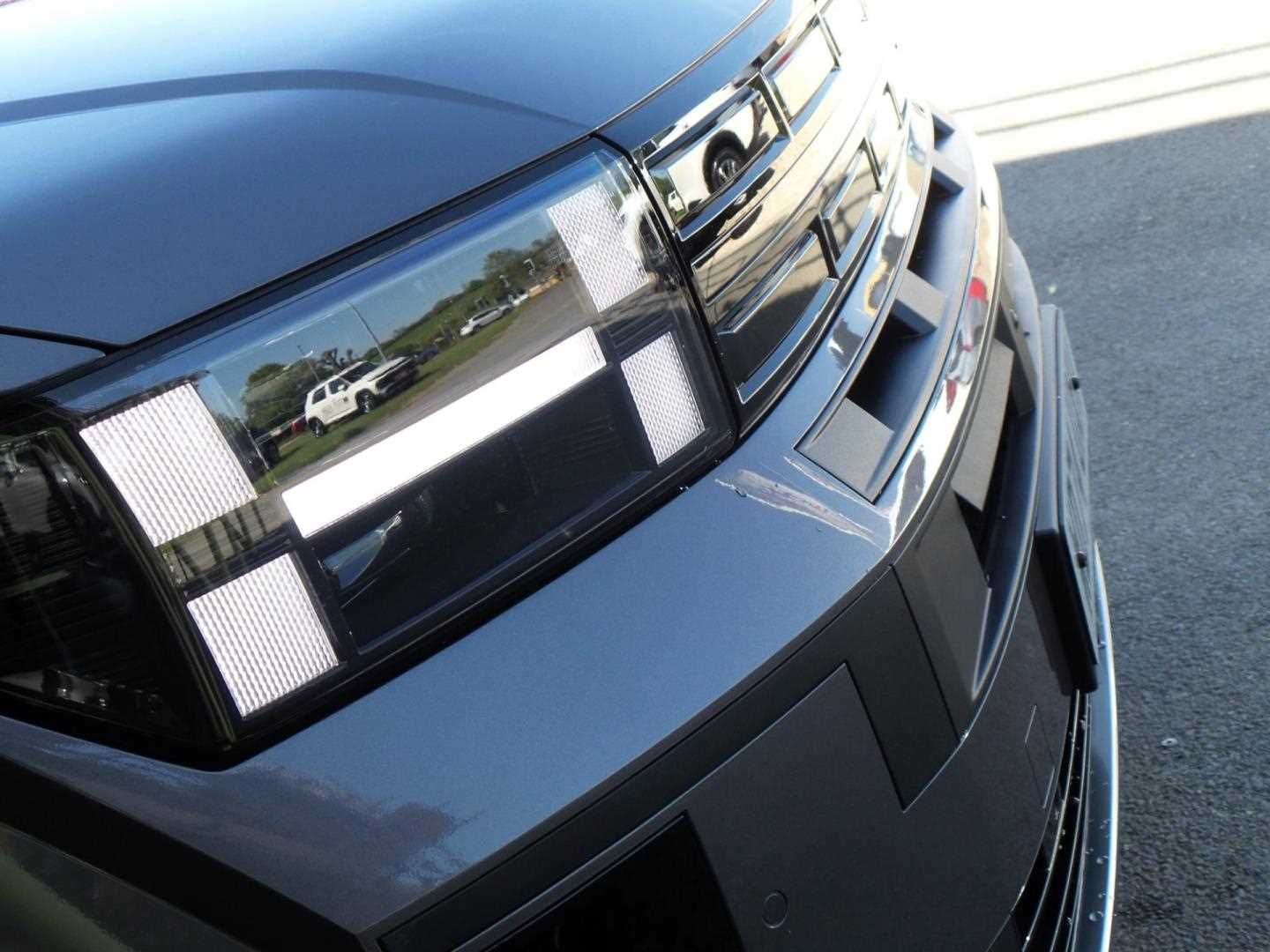 Large vehicle image