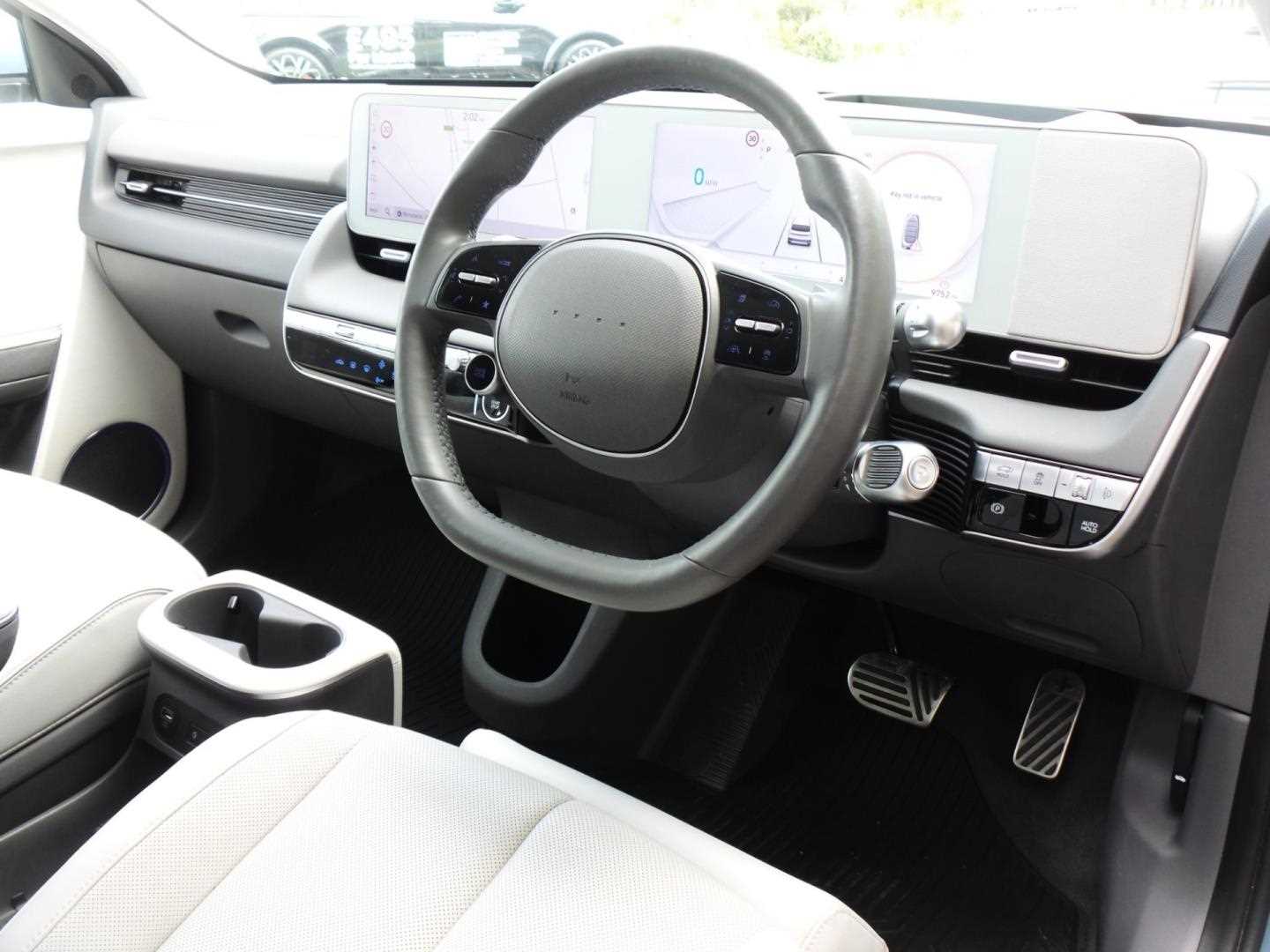 Large vehicle image