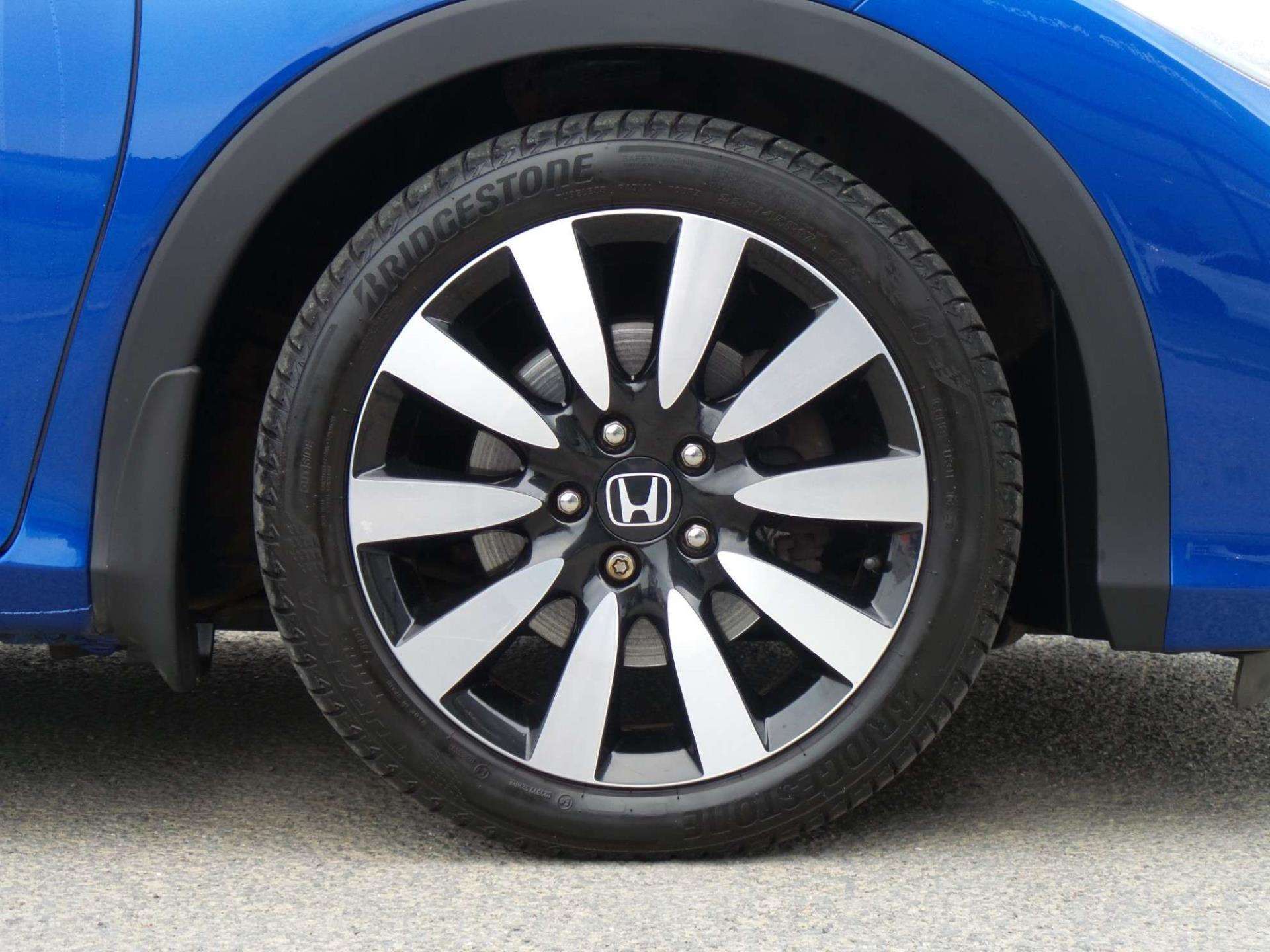 Large vehicle image