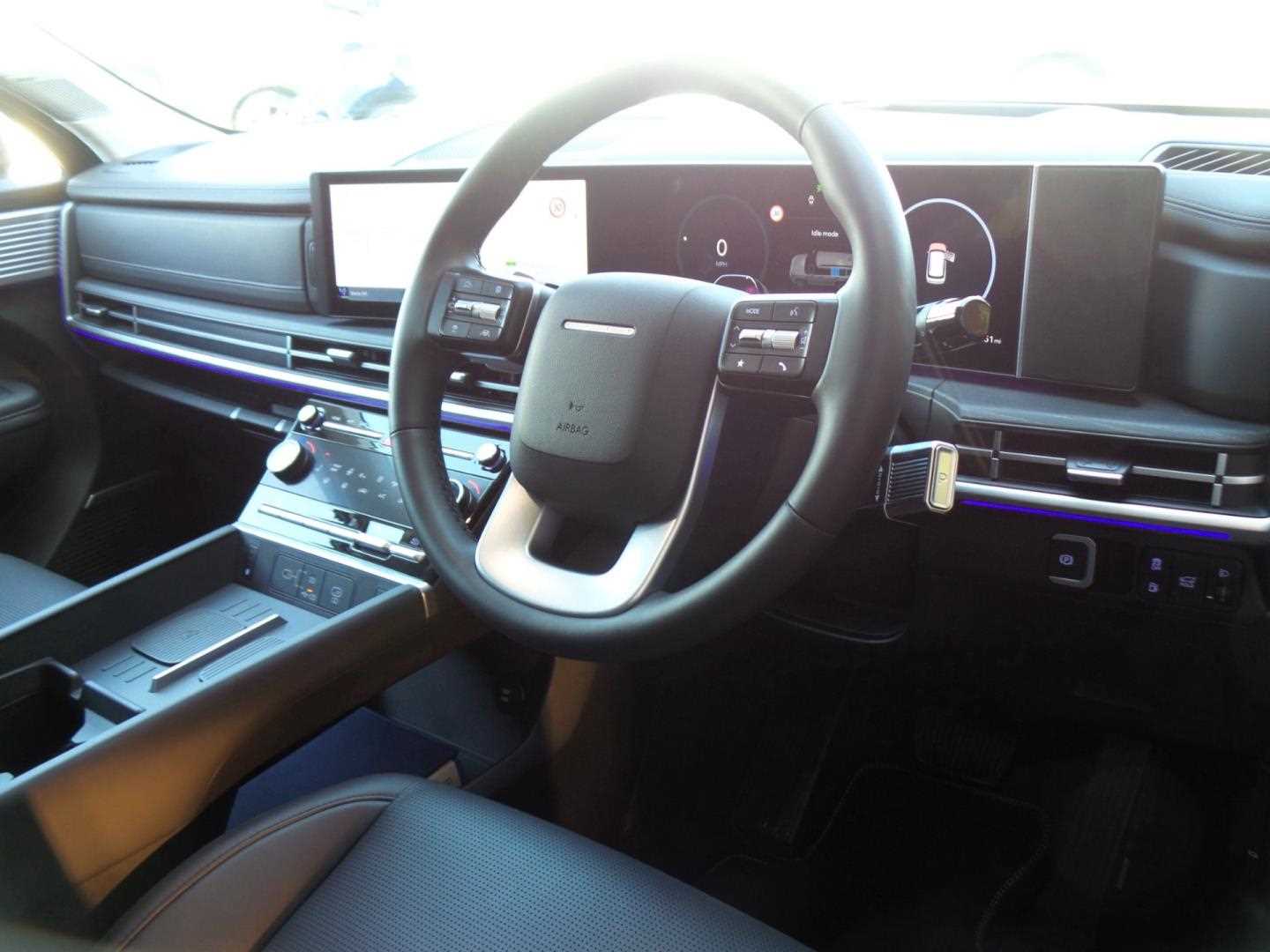 Large vehicle image