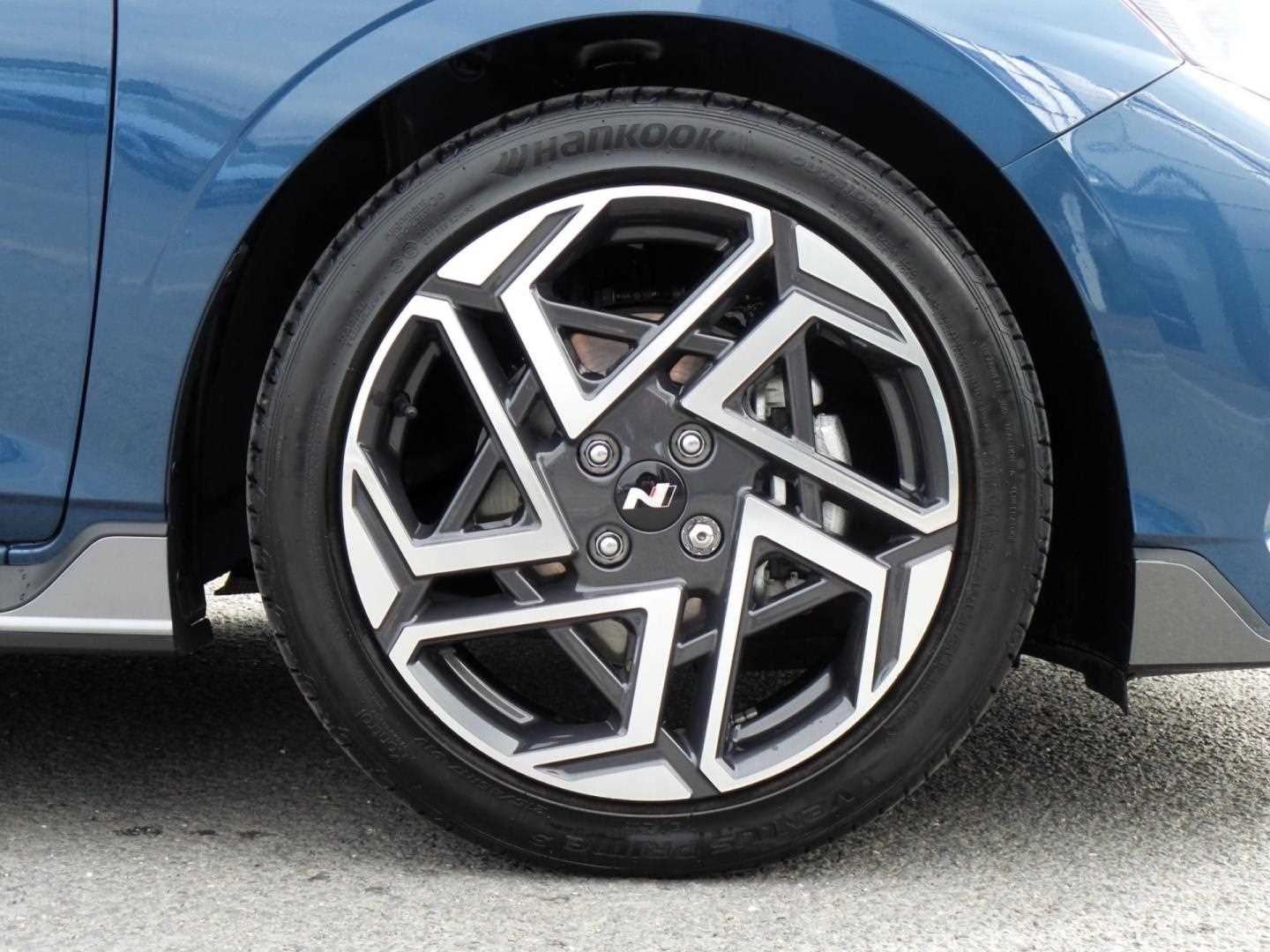 Large vehicle image