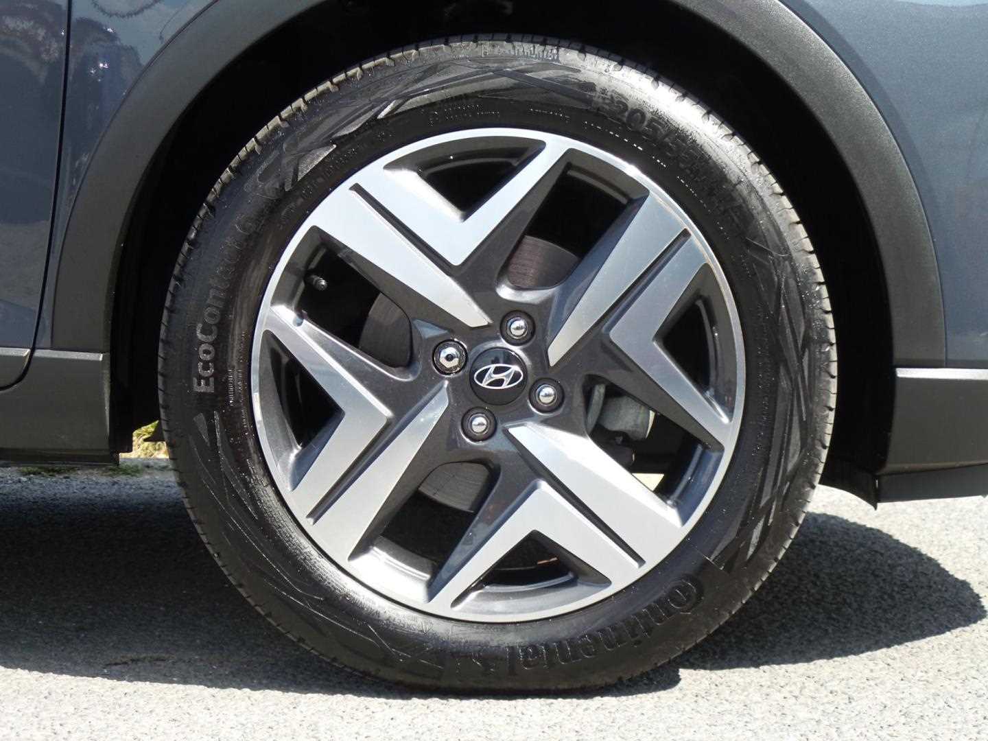 Large vehicle image