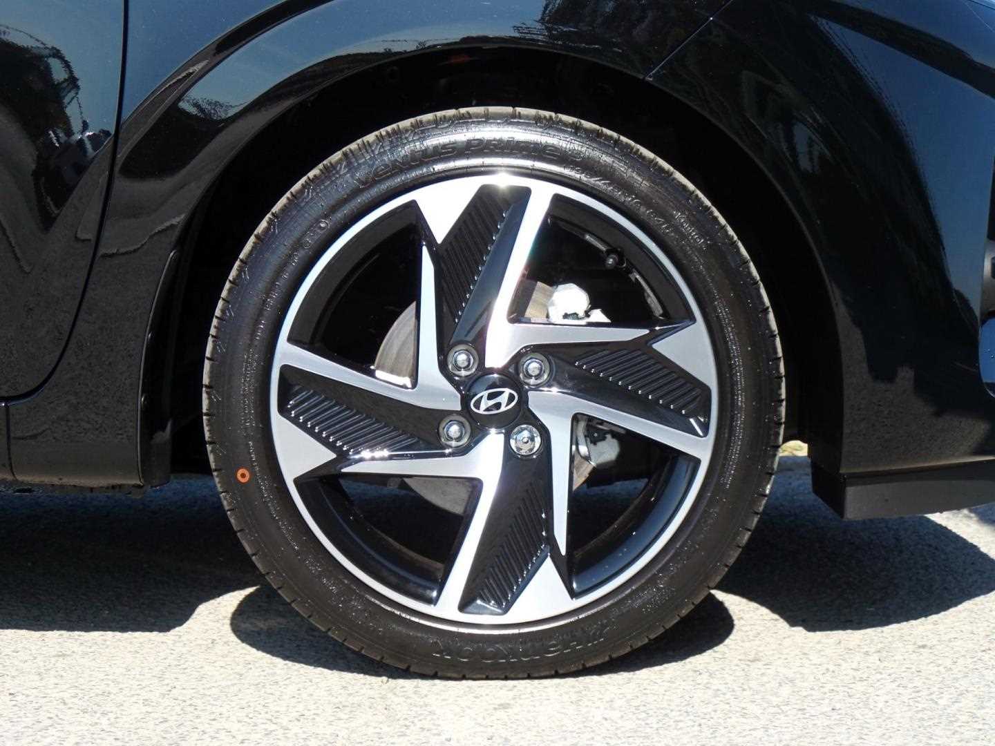 Large vehicle image