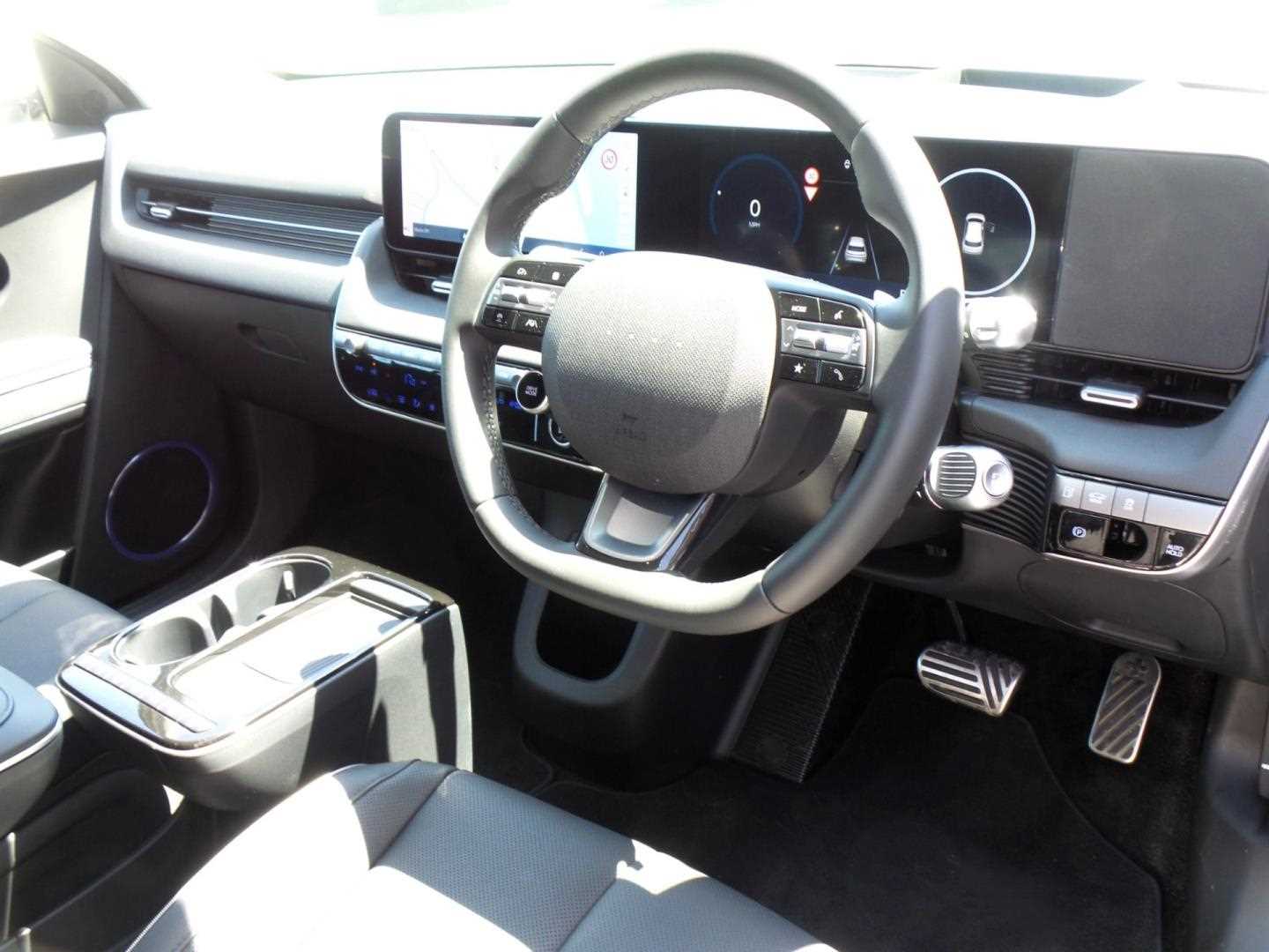 Large vehicle image