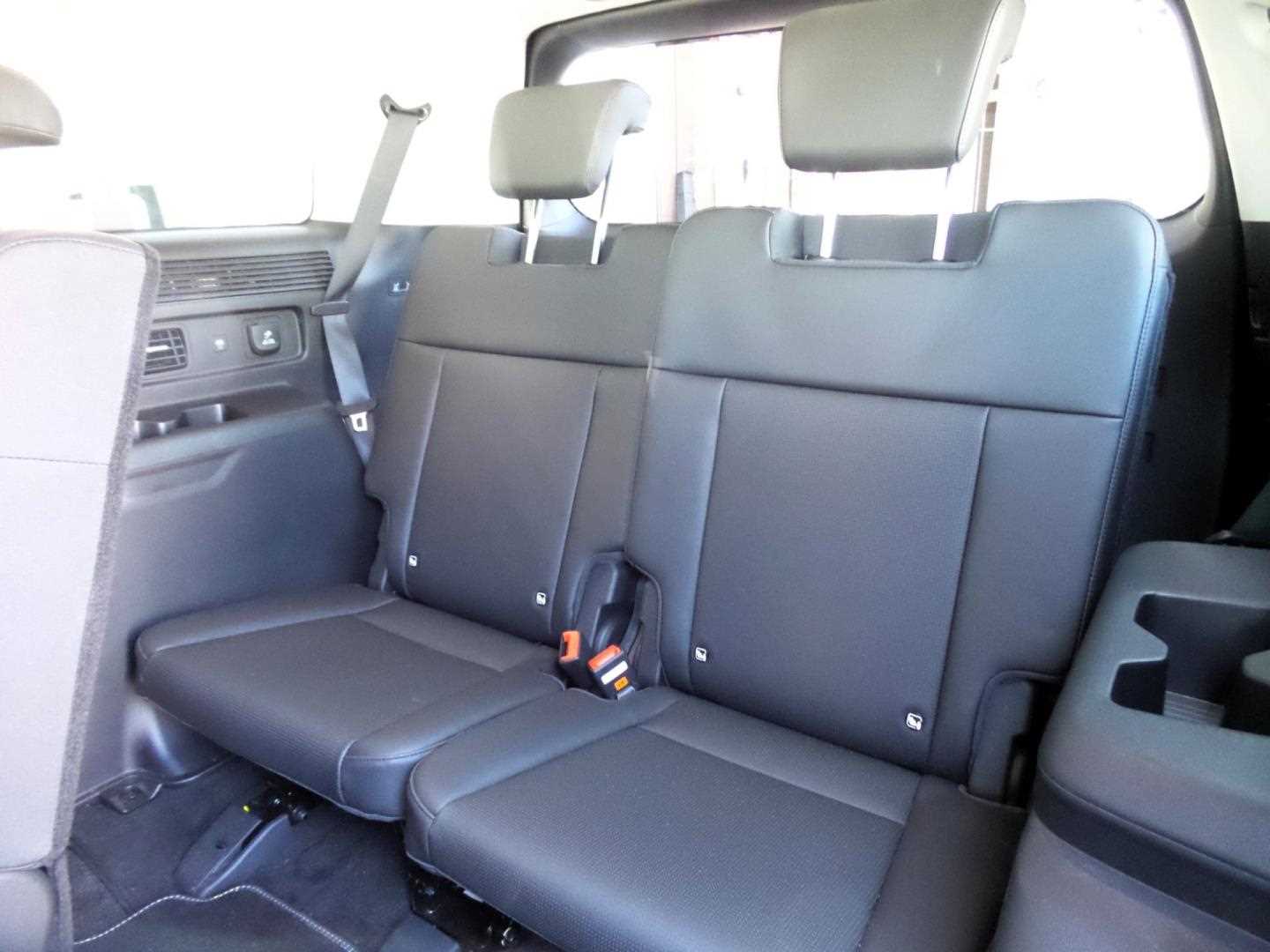 Large vehicle image