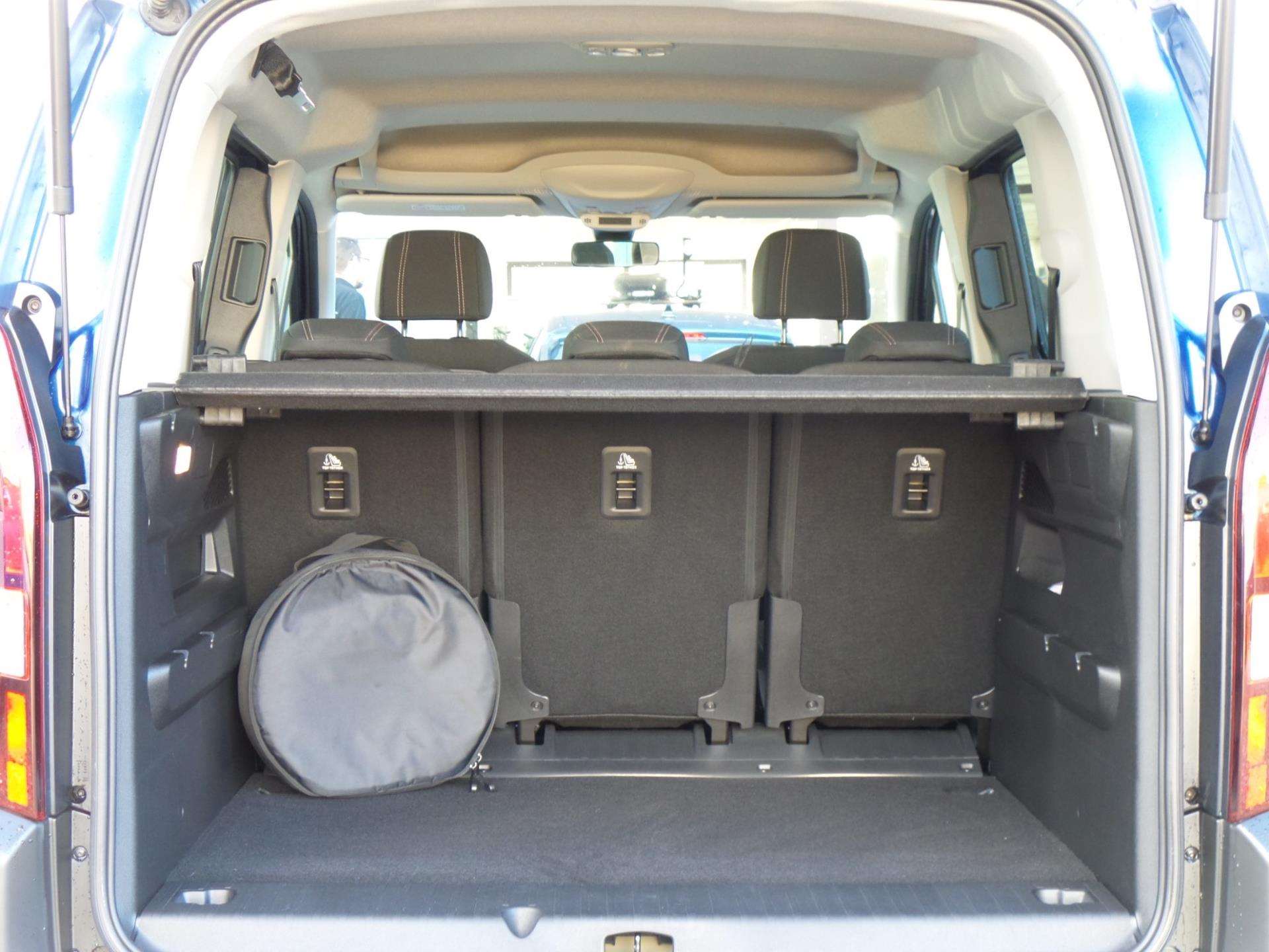 Large vehicle image