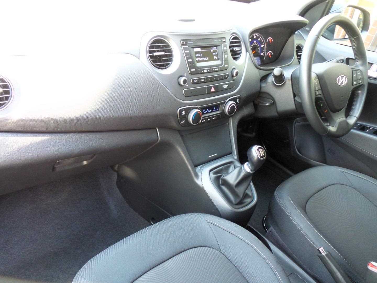 Large vehicle image