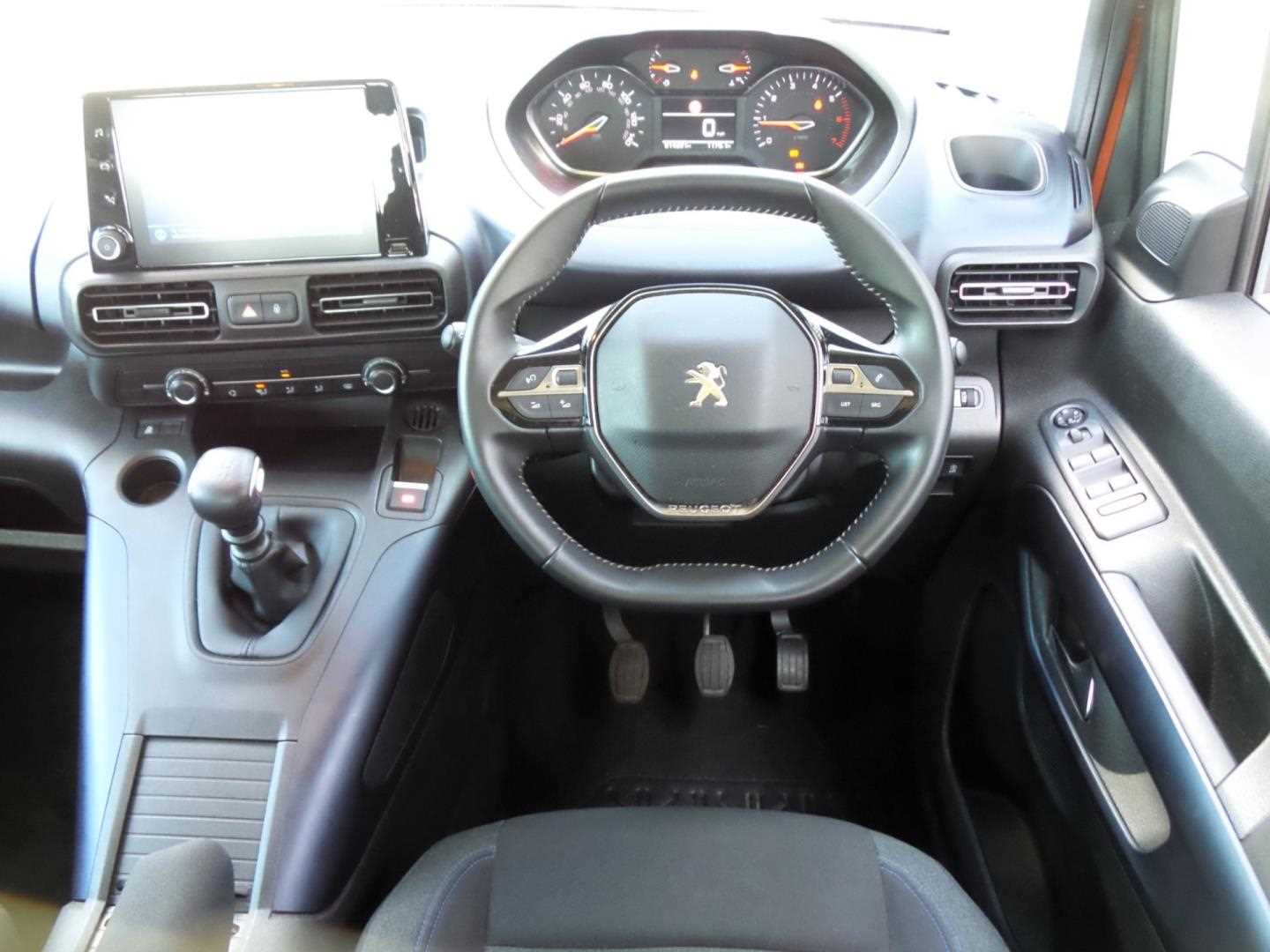 Large vehicle image