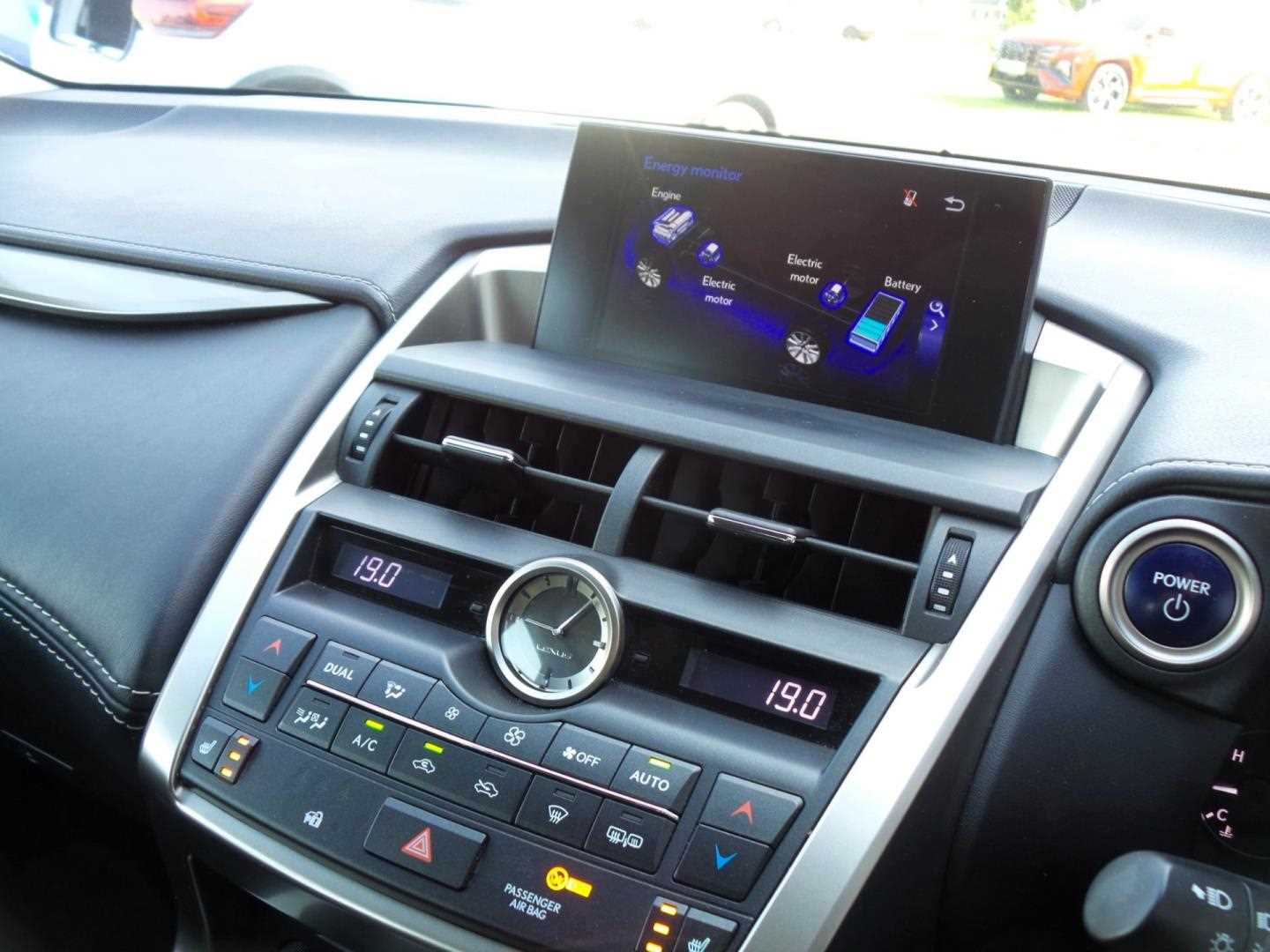 Large vehicle image
