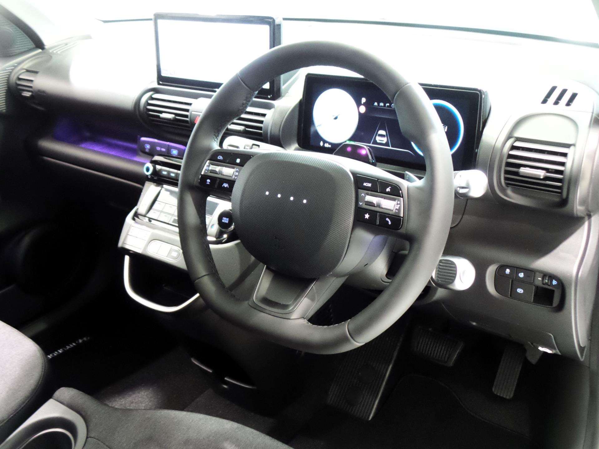 Large vehicle image