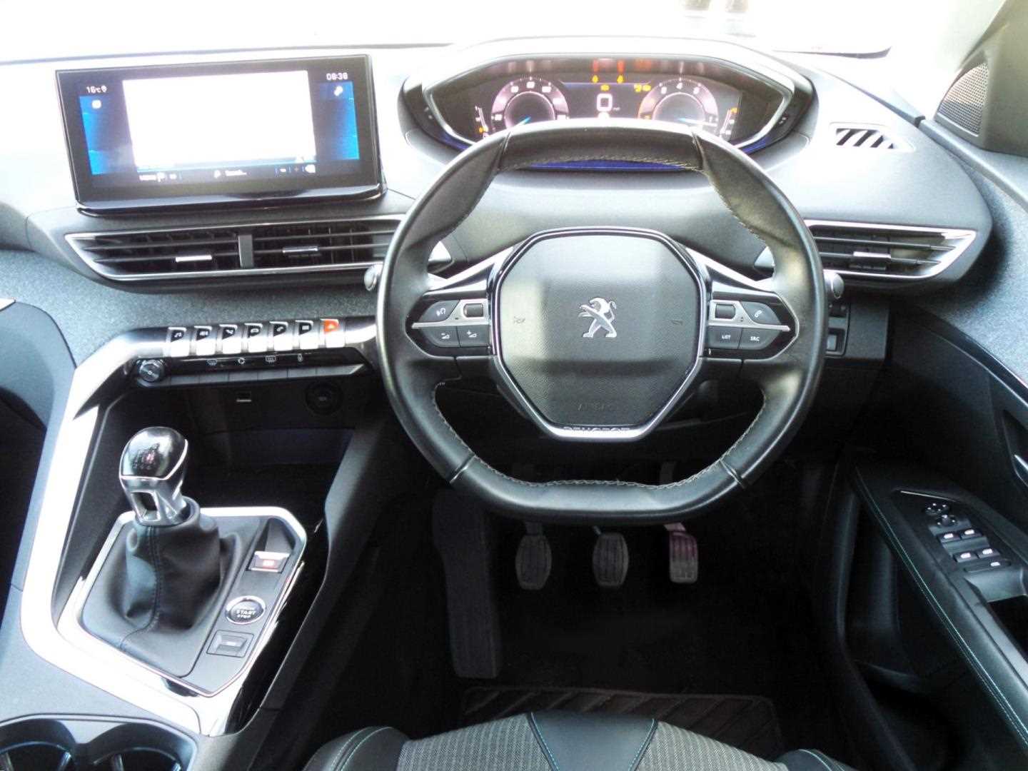 Large vehicle image