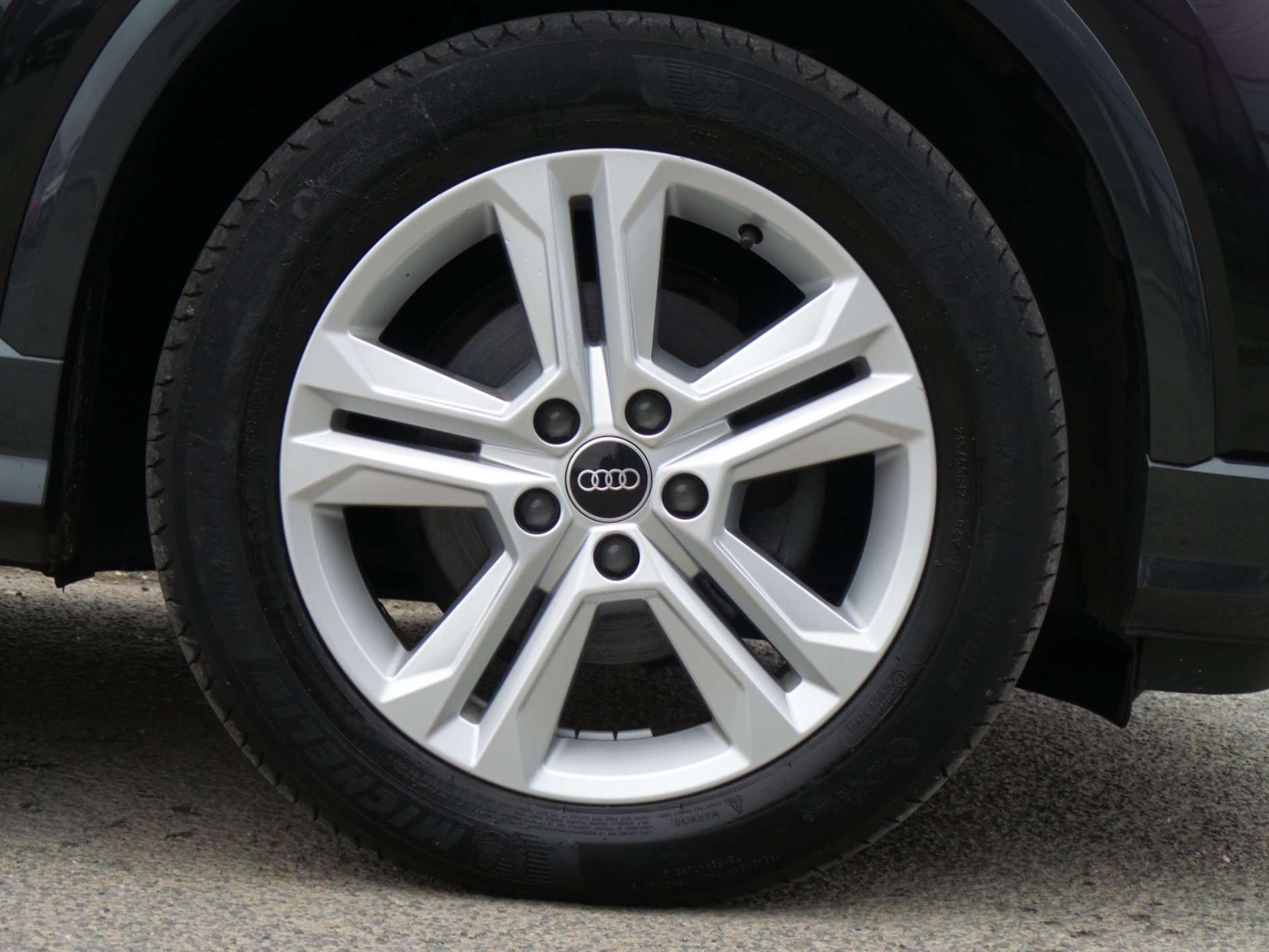 Large vehicle image