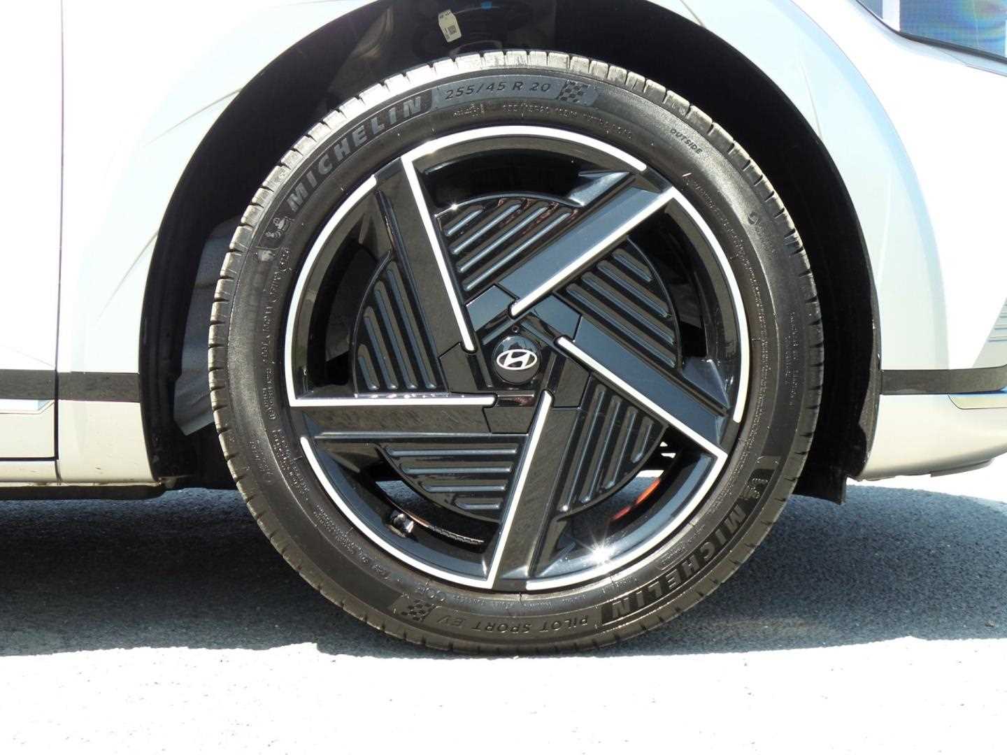 Large vehicle image