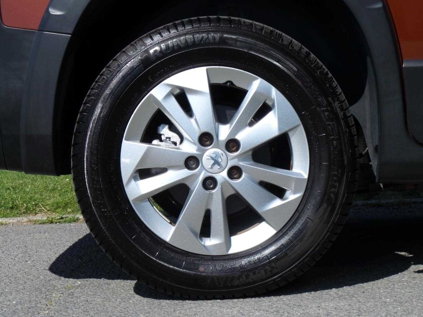 Large vehicle image