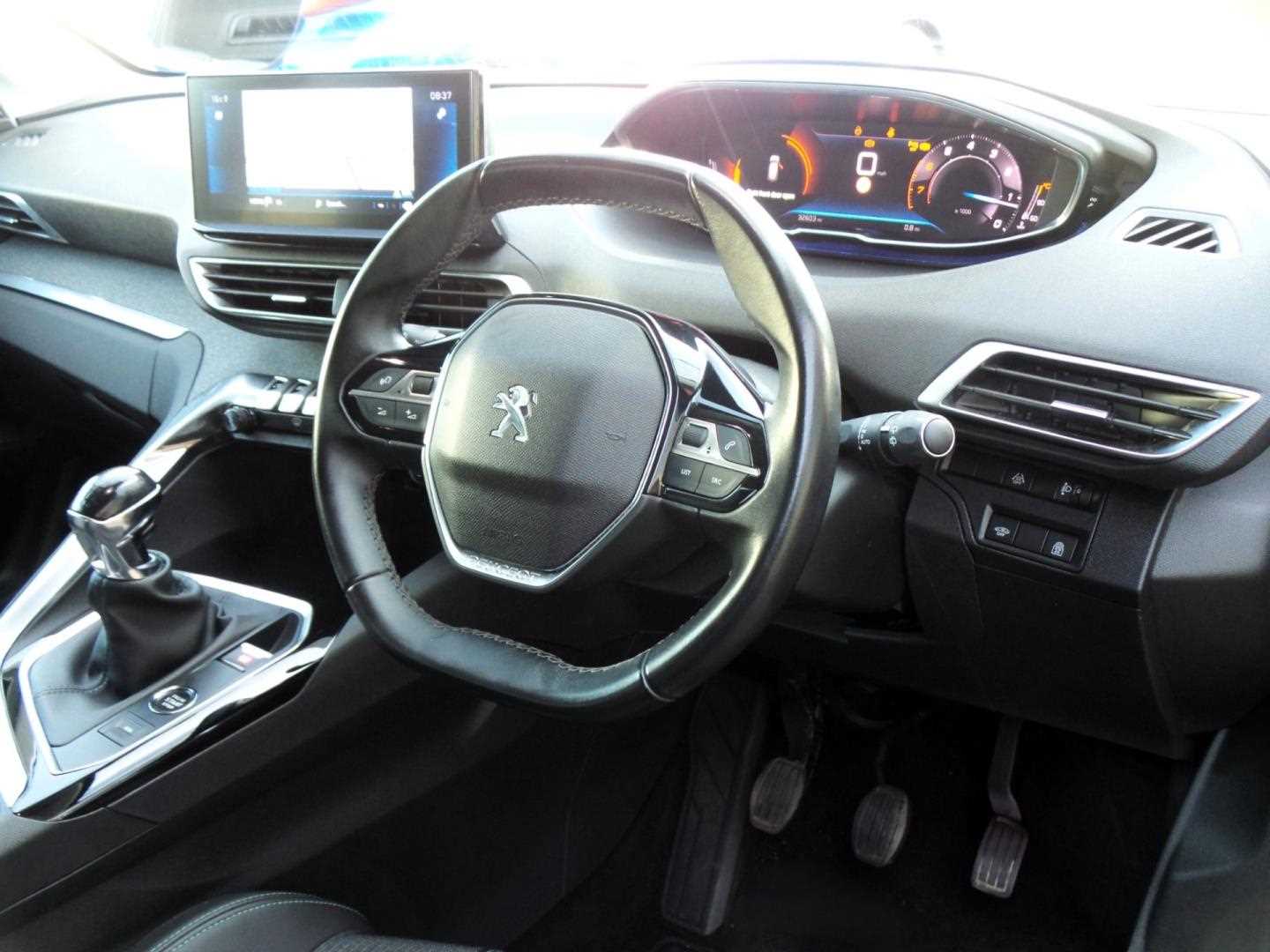 Large vehicle image