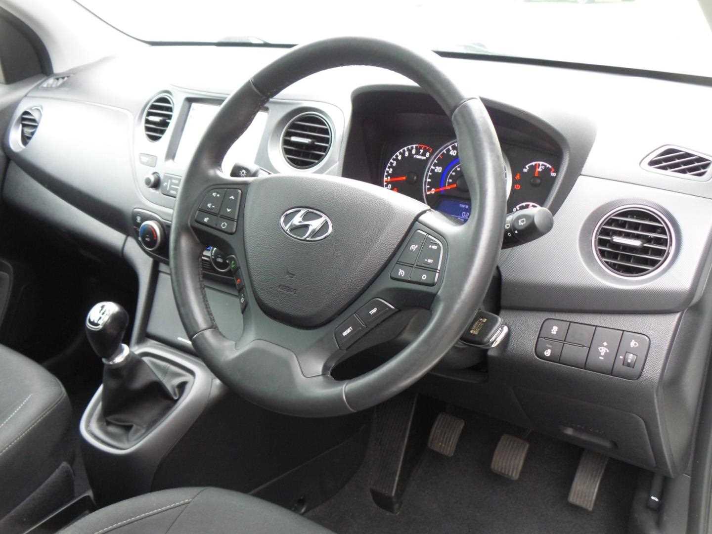 Large vehicle image