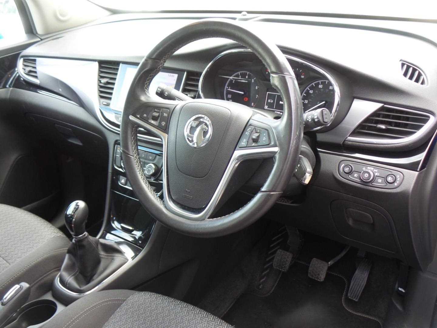Large vehicle image