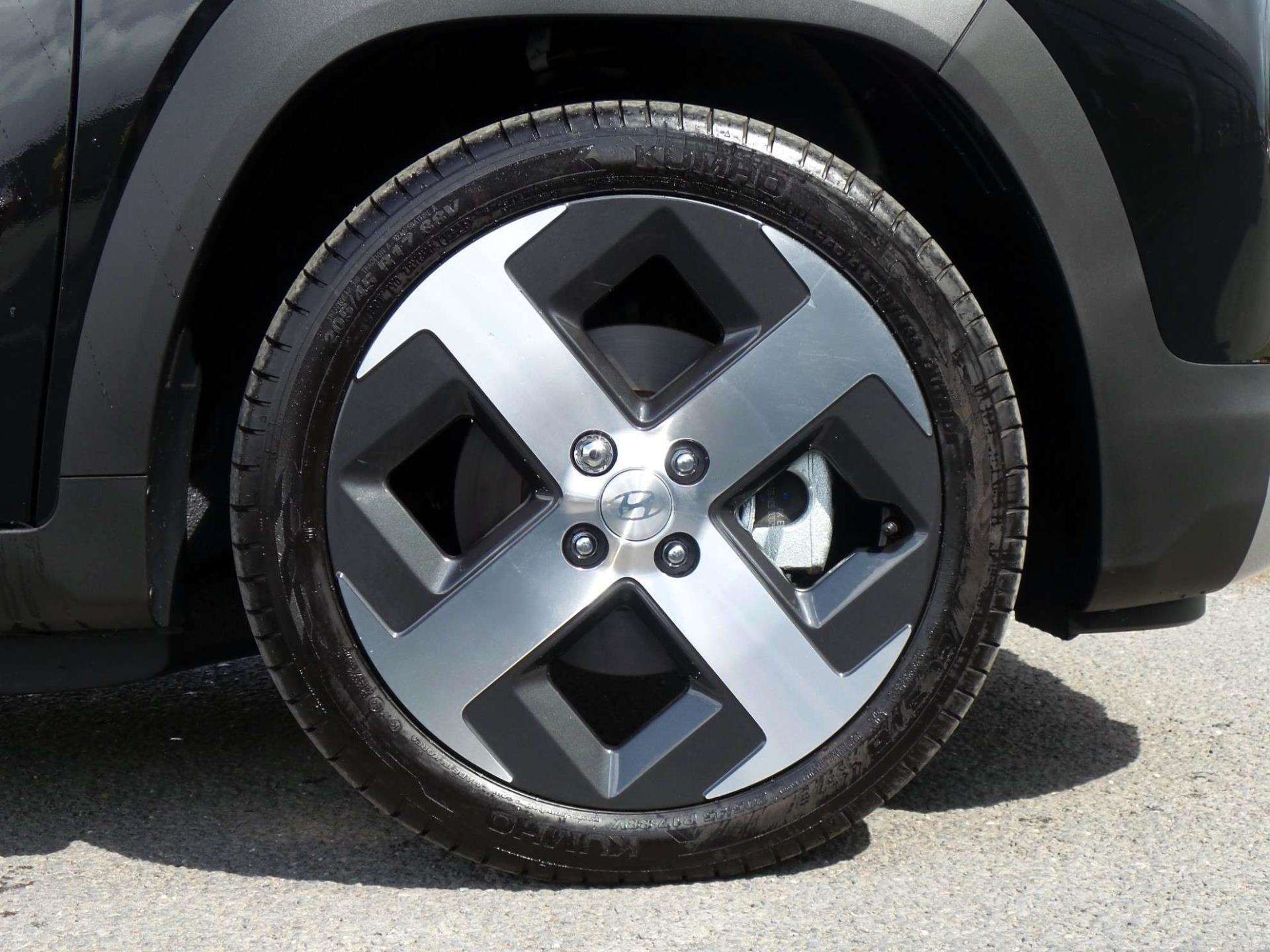 Large vehicle image