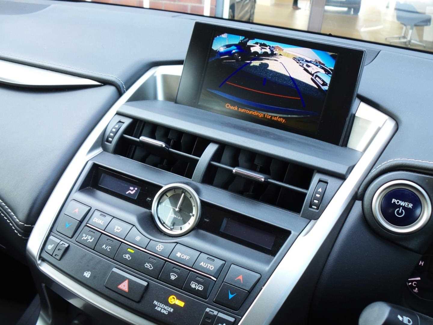 Large vehicle image
