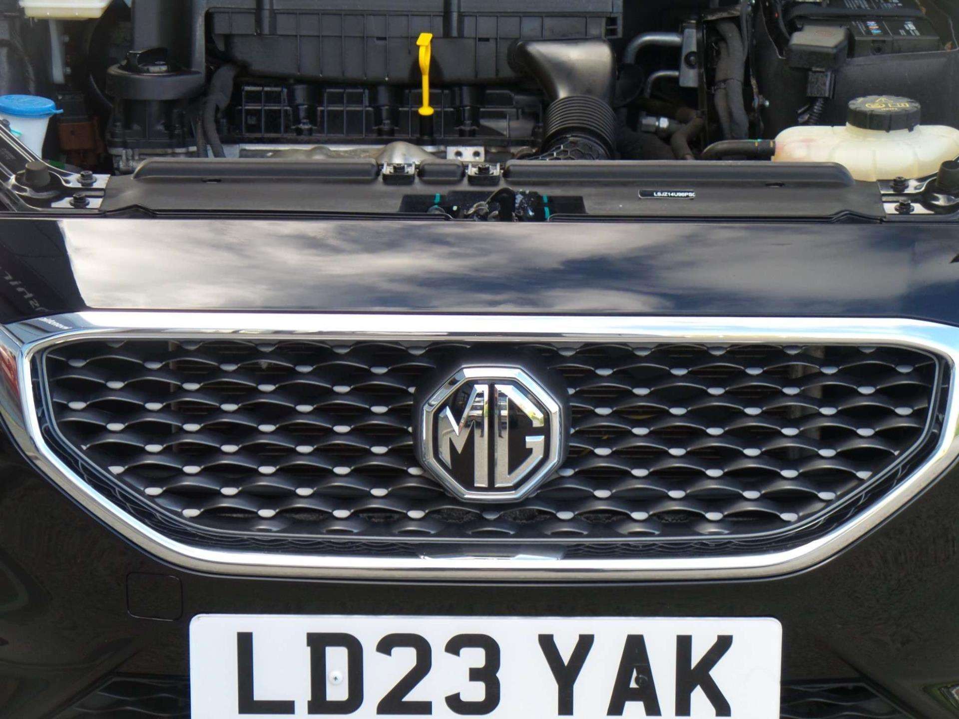 Large vehicle image