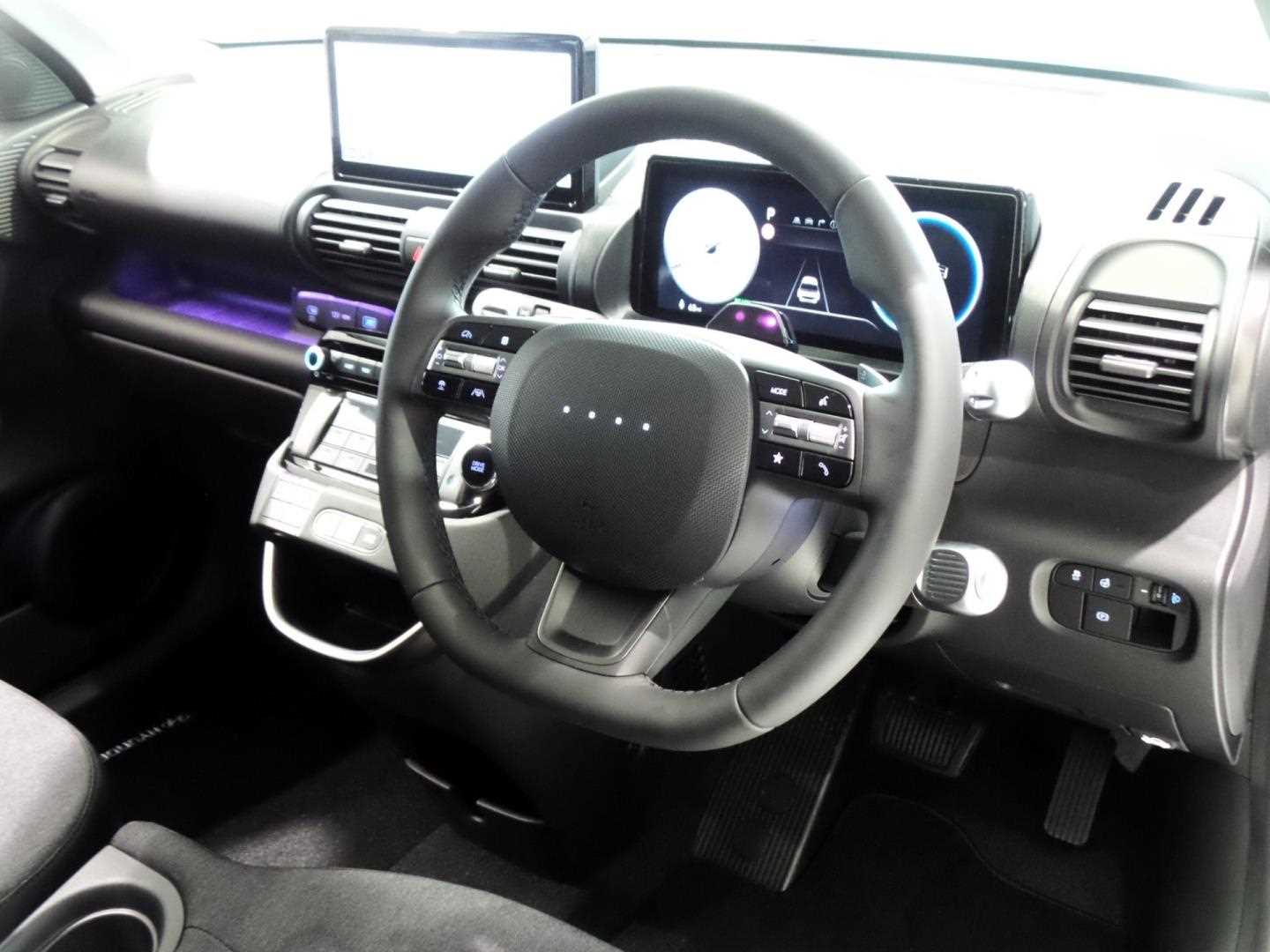 Large vehicle image