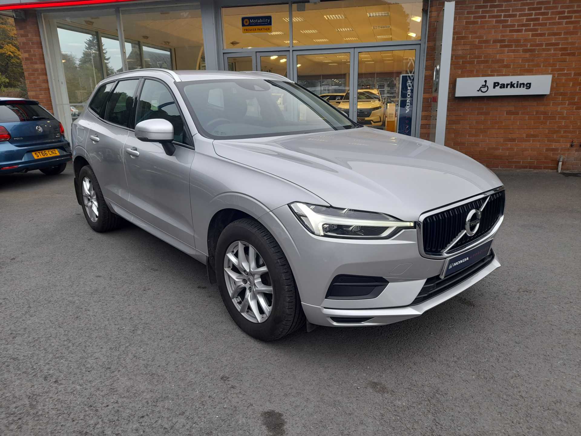 Volvo XC60 2.0 B5P Momentum Auto